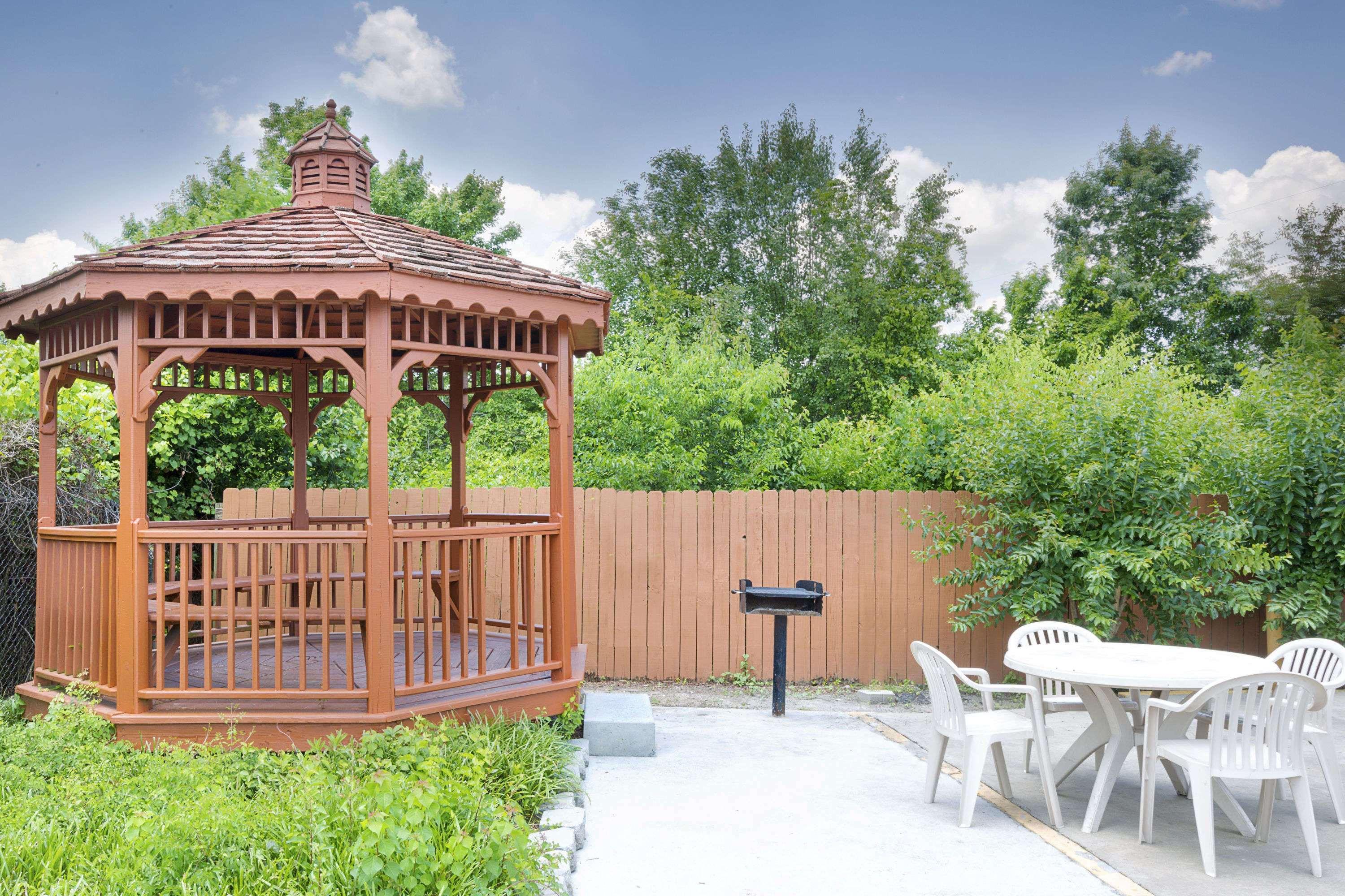 Days Inn By Wyndham Columbus-North Fort Moore Екстер'єр фото