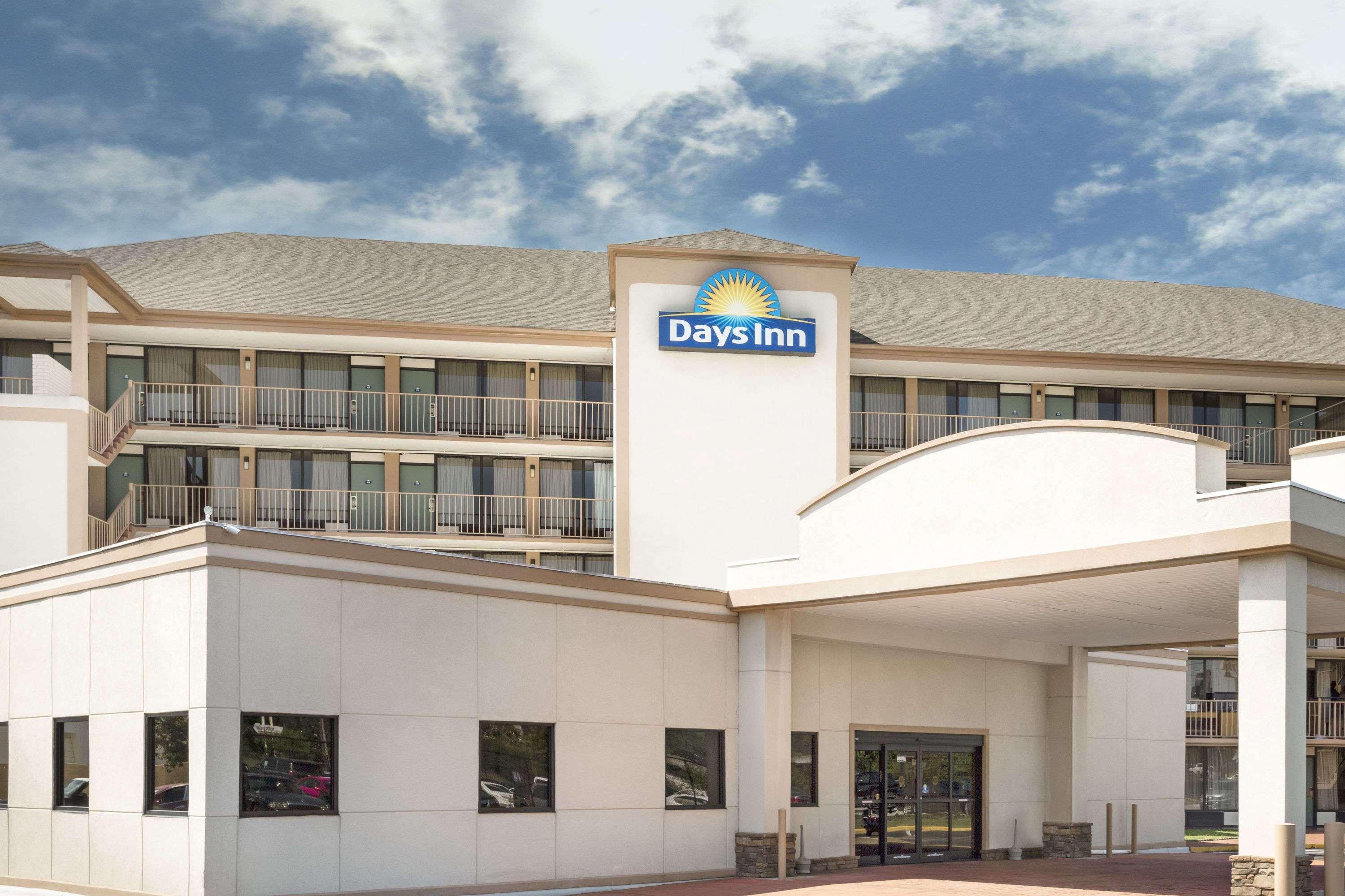 Days Inn By Wyndham Columbus-North Fort Moore Екстер'єр фото